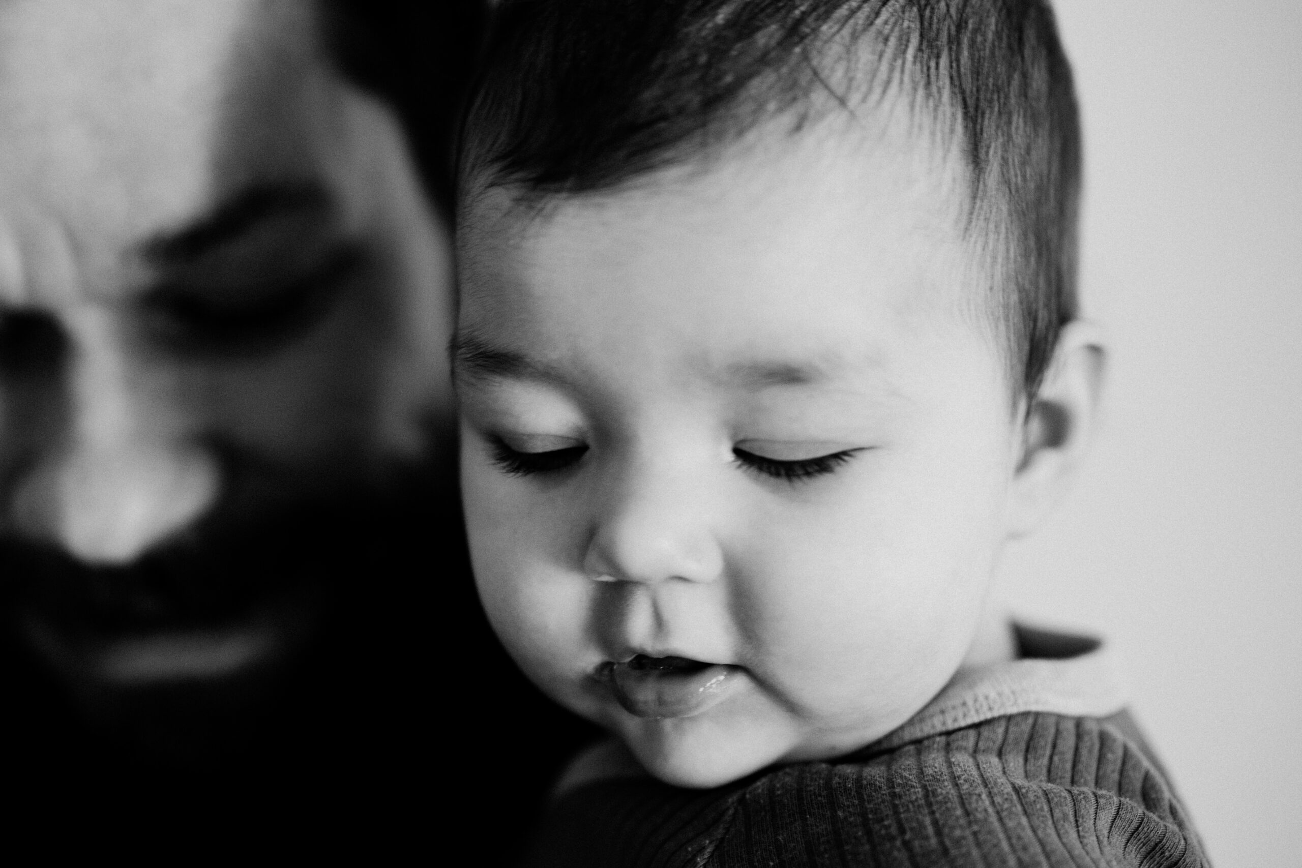 Bild 01 der Reportage 05: Baby mit seinen Eltern zu Hause