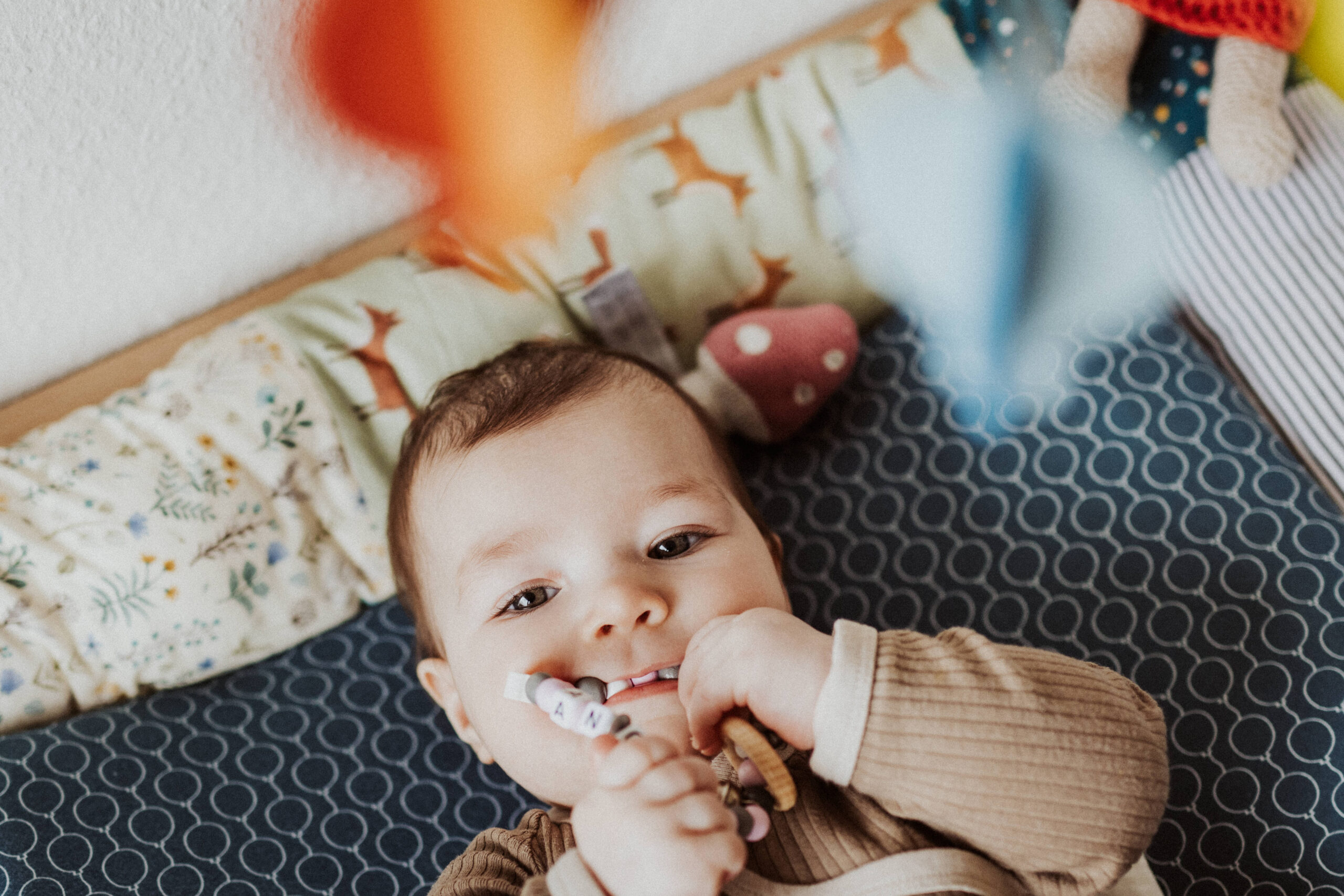 Bild 05 der Reportage 05: Baby mit seinen Eltern zu Hause