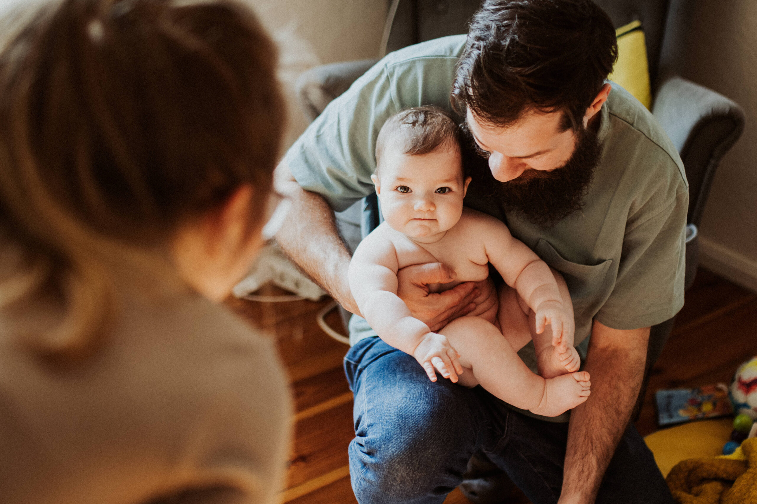 Bild 12 der Reportage 05: Baby mit seinen Eltern zu Hause