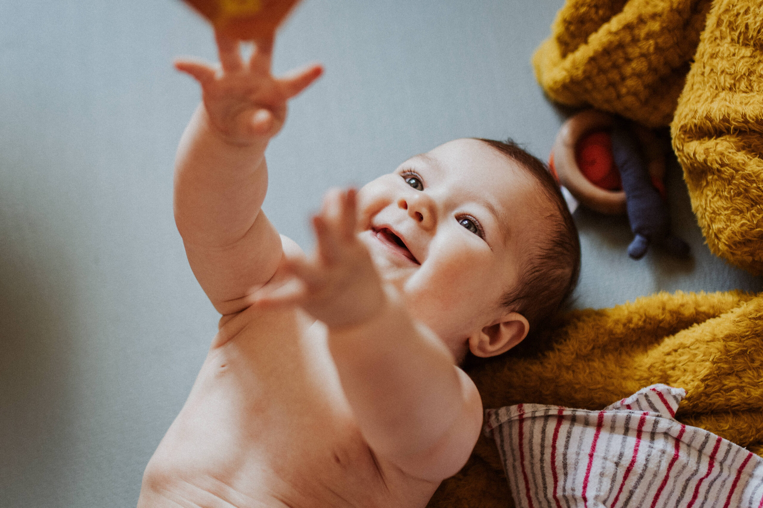 Bild 13 der Reportage 05: Baby mit seinen Eltern zu Hause