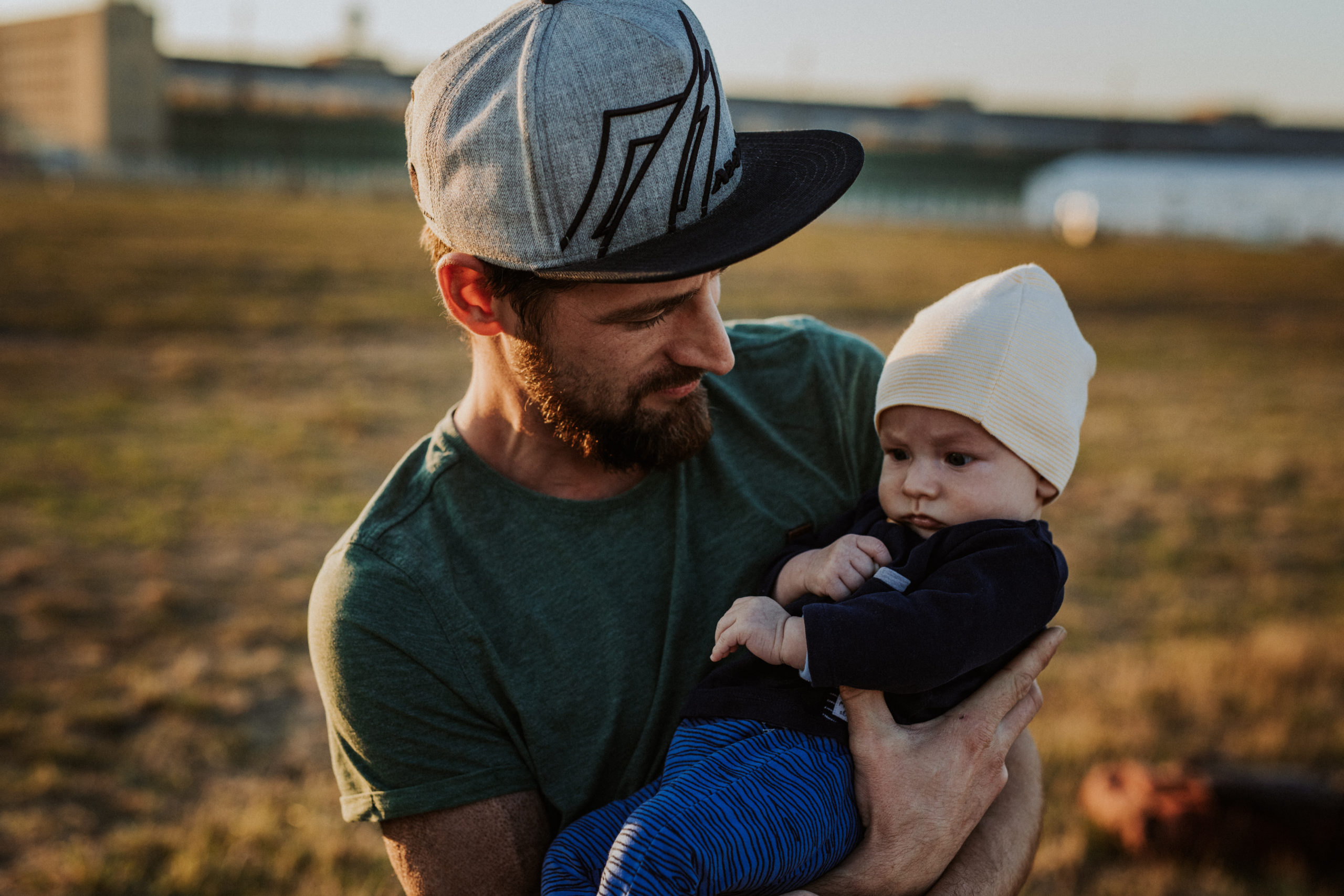 Bild 04 der Reportage 08: ein Tag im Feld mit Baby