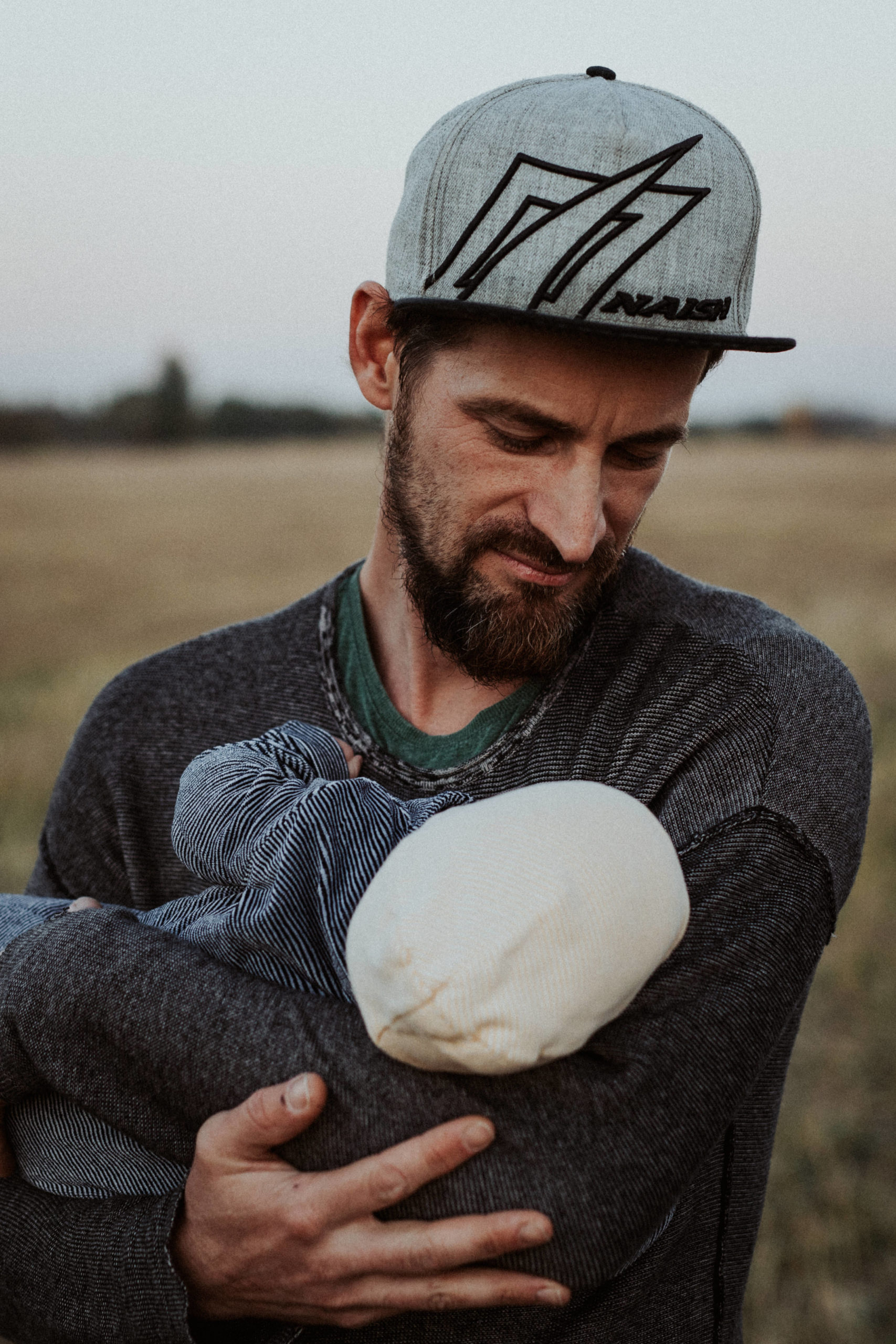 Bild 17 der Reportage 08: ein Tag im Feld mit Baby